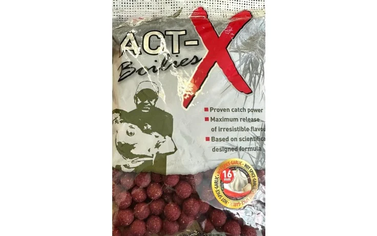 Carp Zoom Act - X Boilies Knoblauch 800 Gramm 16 mm