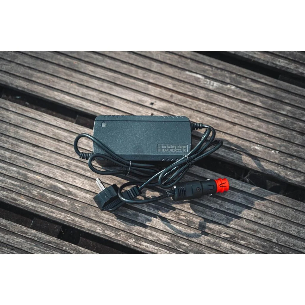 Voltacase Batterie-Ladegerät 12V 5Ah ( speziell für die 120k)